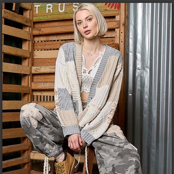 POL V Neck cardigan Cable Knit and Floral Fabric - Picture 6 of 7